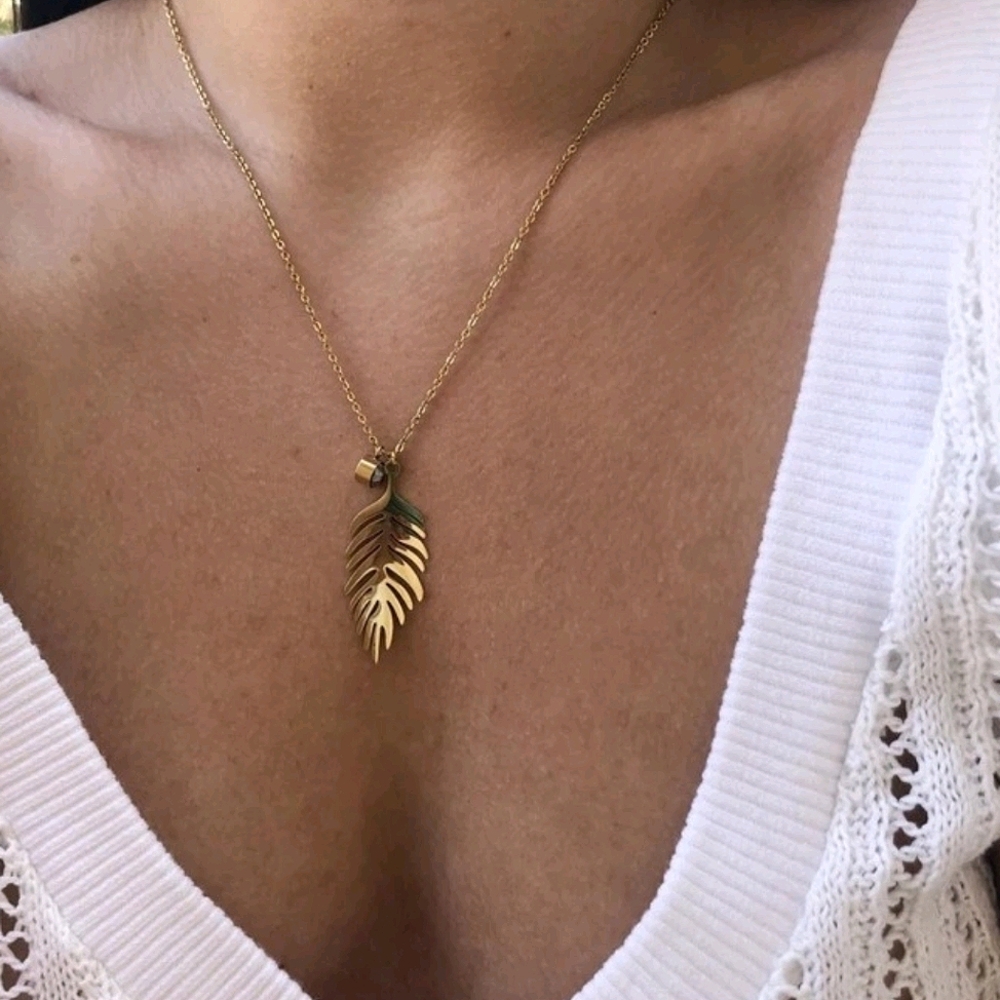 Palm Leaf Necklace Rhinestone 18k Gold Minimalist
